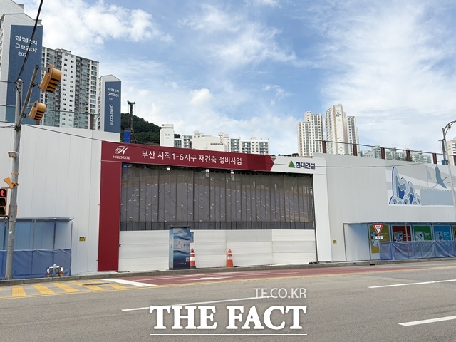 단지 인근에는 사직고를 비롯해 9개의 학교가 자리한다. /공미나 기자