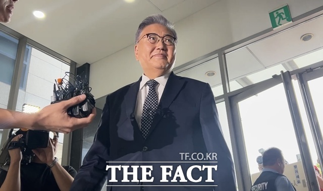 박진 전 외교부 장관이 23일 서울 서초구 채상병특검 사무실에 참고인 조사를 받기 위해 출석하고 있다. /김해인 기자