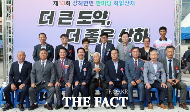 고창군 상하면 제33회 상하면민 한마당 화합잔치가 26일 상하테마체육공원에서 성황리에 열렸다. /고창군