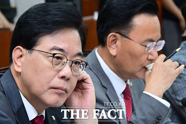 송언석 국민의힘 원내대표가 24일 서울 여의도 국회에서 열린 운영위원회 전체회의에서 생각에 잠겨있다. /국회=남윤호 기자