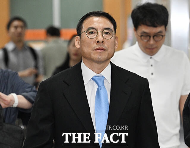 효성가(家) 차남 조현문 전 효성 부사장이 지난 6월 서울 서초구 서울중앙지법에서 열린 강요 미수 혐의 공판에 출석하고 있다. /박헌우 기자