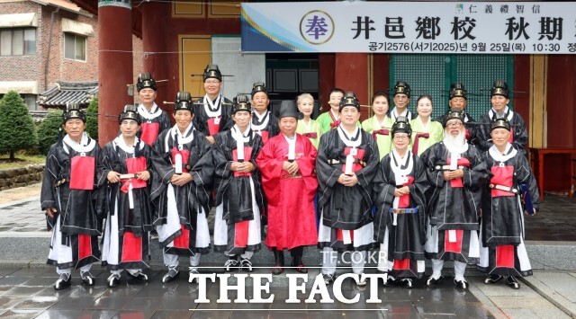 정읍시 관내 3개 향교에서 공자를 비롯한 성현을 추모하는 추계 석전대제가 지난 25일 봉행됐다. /정읍시