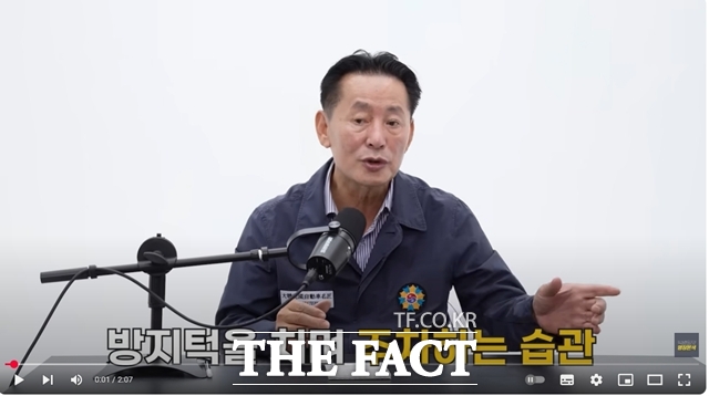 28일 업계에 따르면 자동차 수리 전문 유튜버는 복잡하고 어려운 자동차의 구조와 수리 과정을 누구나 이해하기 쉽게 설명하며 구독자들의 자동차 주치의 역할을 해내고 있다. 박병일의 명장본색 채널을 운영하는 박병일 명장이 차 수리에 대해 설명하고 있다. /박병일의 명장본색 유튜브 캡처