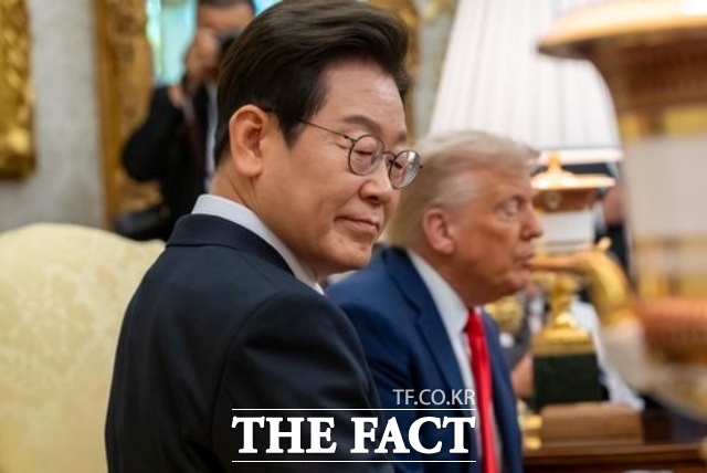 도널드 트럼프 미국 대통령이 25일 무역 합의에 따라 한국이 미국에 투자할 금액 3500억 달러(약 493조 원)가 선불로 지불돼야 한다고 말했다. /뉴시스