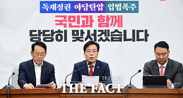 송언석 국민의힘 원내대표가 26일 오전 서울 여의도 국회에서 열린 원내대책회의에서 대미 관세협상 비망록과 양해각서(MOU) 내용을 즉각 공개하라고 촉구했다. /남윤호 기자