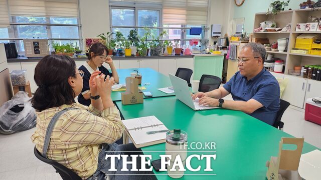 26일 천안늘해랑학교에서 2025 특수학교 찾아가는 전문가 수업코칭을 진행하고 있다. /충남교육청