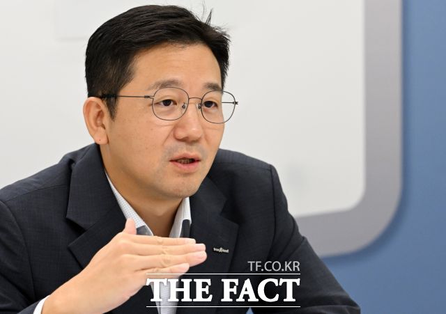 남용수 한국투자신탁운용 ETF운용본부장은 AI를 장기 테마로 가져갈 것을 제안하며, 배당소득 분리과세에서 ETF가 포함돼야 한다고 말했다. 또한 최근의 보수 인하 단행에 있어서는 운용의 안정성과 고객을 고려해 결정했다고 했다. /남용희 기자