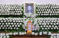  [강일홍의 현장] 고 전유성 빈소 스케치, 동료 후배 개그맨들 '오열'(영상)