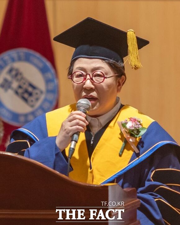 상명대학교 제15대 김종희 신임 총장이 취임사를 하고 있다. /상명대학교