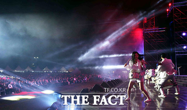 25회 한성백제문화제 개막 공연이 26일 서울 송파구 올림픽공원 88잔디마당에서 펼쳐지고 있다. /송파구