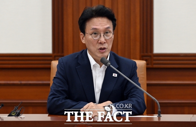 김민석 국무총리는 27일 대전 국가정보자원관리원(국정자원) 화재와 관련해 불편을 겪으실 국민 여러분께 사과의 말씀을 드린다며 신속한 복구에 나서겠다고 밝혔다. 이번 사고로 정부 업무시스템 647개가 중단됐다. /임영무 기자