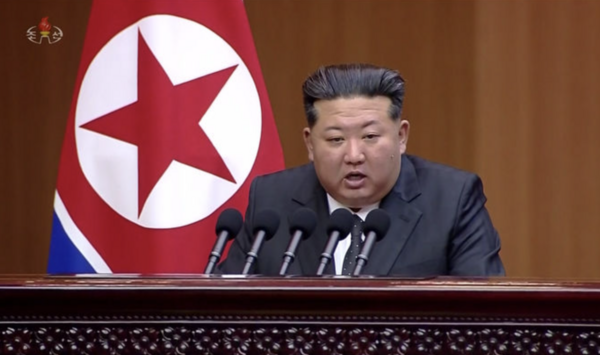 조선중앙통신은 김정은 북한 국무위원장이 지난 26일 핵무기연구소를 비롯한 핵관련분야 관계자들을 만나 핵무기생산과 관련한 중요협의회를 지도했다고 보도했다. /조선중앙TV 캡처