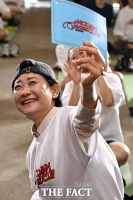  '노담 문화 확산 위해!'...기념 촬영하는 이스란 차관 [포토]