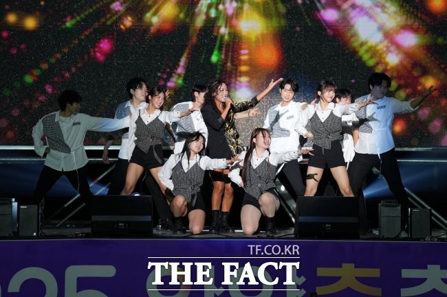 가수 박혜신 공연 모습 /안양시