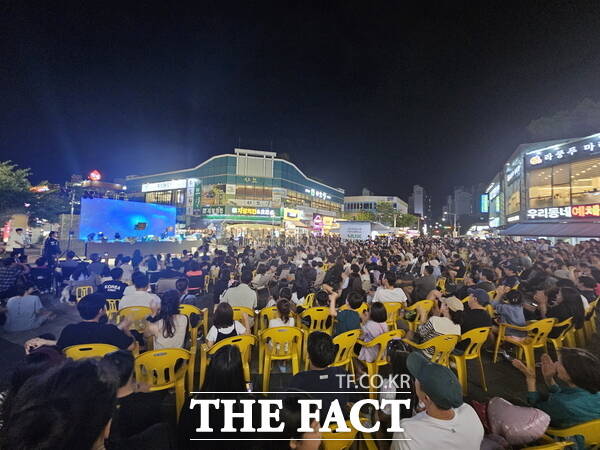 제4회 뮤직토크쇼가 27일 서구 관저동 마치광장에서 개최됐다. /대전문화재단