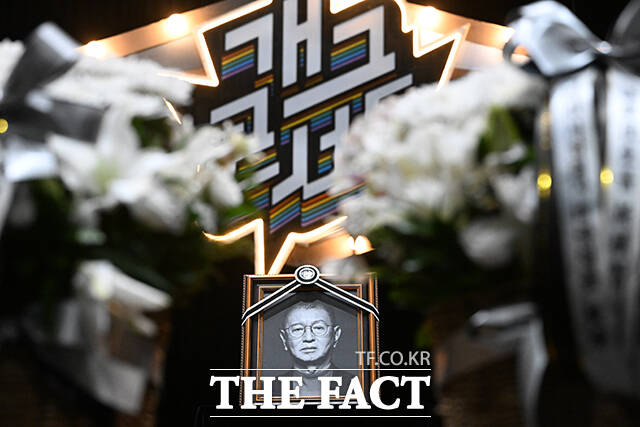 영정이 여의도 KBS 개그콘서트 녹화 세트장 무대 위에 놓여 있다. /서예원 기자