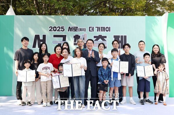 대전 서구가 27일 갈마문화공원에서 책과 AI의 만남으로 미래 기술도 체험하는 ‘제8회 서구 책 축제’를 열었다. /대전 서구