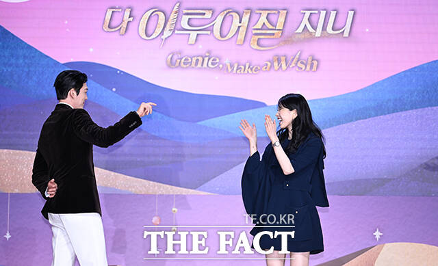 배우 김우빈(왼쪽)과 수지가 9년 만에 재회해 보여줄 판타지 로맨스 코미디에 많은 관심이 쏠렸다. /박헌우 기자