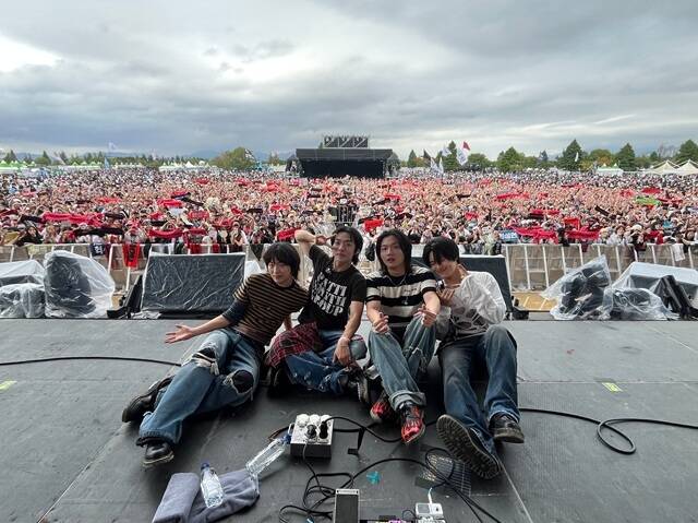 드래곤포니가 28일 부산 삼락생태공원에서 열린 2025 부산국제록페스티벌에 출연해 무대를 펼쳤다./안테나