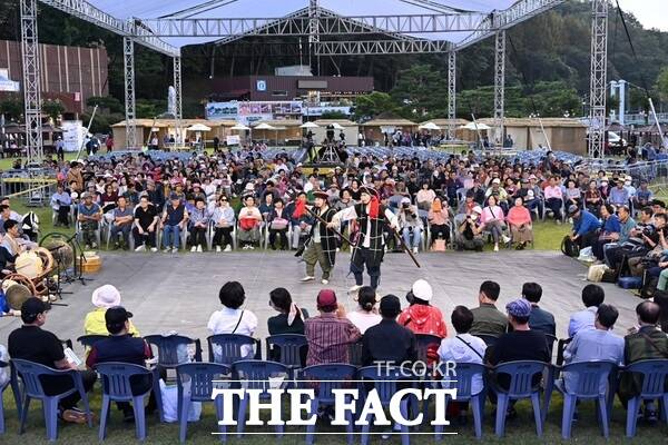 제16회 대전효문화뿌리축제에서 공연이 펼쳐지고 있는 모습. /대전 중구