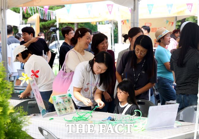 광명시 평생학습축제에 참여한 시민들./광명시