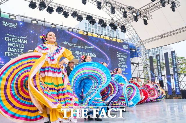 천안흥타령춤축제 2025 국제스트릿댄스 챔피온십 월드 파이널 경연 모습. /천안시