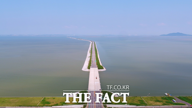 2020년 7월 개통한 새만금 동서 간선도로. /전북도