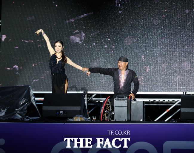 안양춤축제 장애인체육회 댄스스포츠 갈라댄스 출연자들./안양시