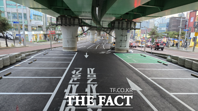 수원시가 밤밭고가차도 하부에 조성한 율전 제3공영주차장 전경./수원시