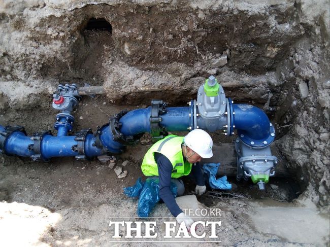 노후 상수도관 교체 공사 모습./안양시