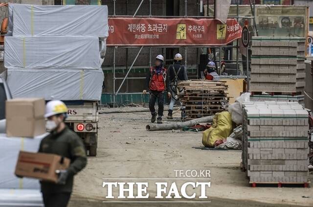 건설업계가 잇따라 신입사원을 모집하며 채용문을 활짝 열고 있다. /뉴시스