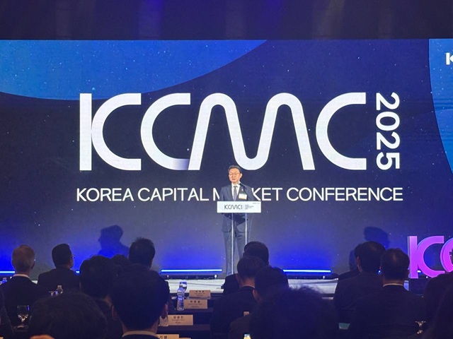 29일 서울 중구 웨스틴조선호텔에서 열린 한국 자본시장 컨퍼런스 2025에서 이억원 금융위원장이 축사를 하고 있다. /이라진 기자