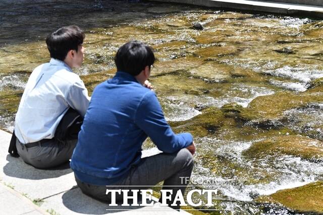 다른 세대의 실질소득이 늘어나는 동안 청년층만 소득 증가세가 꺾이며 가장 낮은 증가율을 보인 것으로 분석됐다. /박헌우 기자