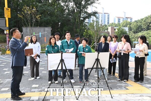 대전 대덕구의회가 29일 제289회 임시회 일환으로 오정대화근린공원과 석봉복합문화센터를 찾아 현장 점검을 진행했다. /대덕구의회