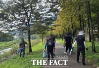  대전보호관찰소, 사회봉사 대상자들과 하천 정화 활동 나서