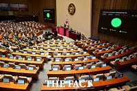  국회 증감법 수정안 본회의 통과…4박5일 필리버스터 마무리 [TF사진관]
