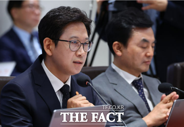 30일 서울 용산 대통령실 청사에서 열린 제44회 국무회의에서 배경훈 과학기술정보통신부 장관이 발언하고 있다. /뉴시스