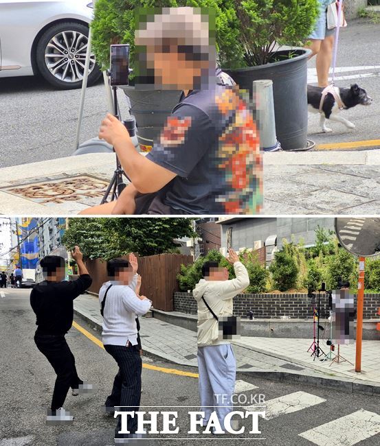 30일 오후 부천역 인근에서 유튜버들이 라이브 방송을 하고 있다. (사진은 본문 내용과 관계 없음)/부천=김동선 기자