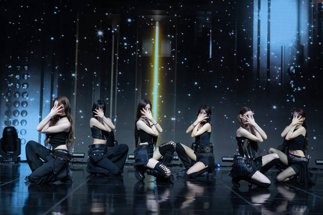 타이틀곡 Mamma Mia는 세상의 끝없는 잔소리와 규칙 속에서 자신의 직감을 믿고, 나는 내가 될 거야라고 외치는 곡이다. /웨이크원