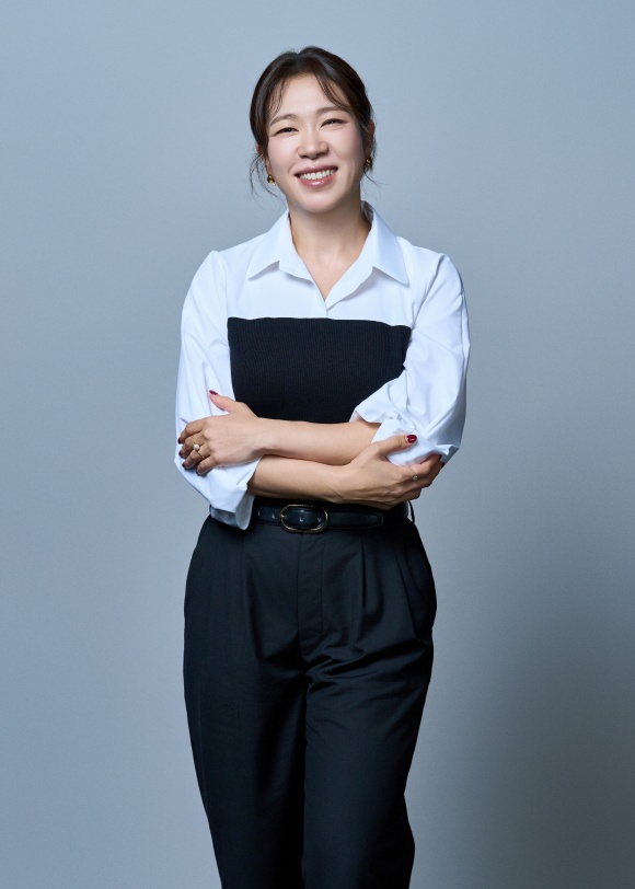 배우 염혜란이 영화 어쩔수가없다 개봉을 기념해 인터뷰를 진행했다. /CJ EMM