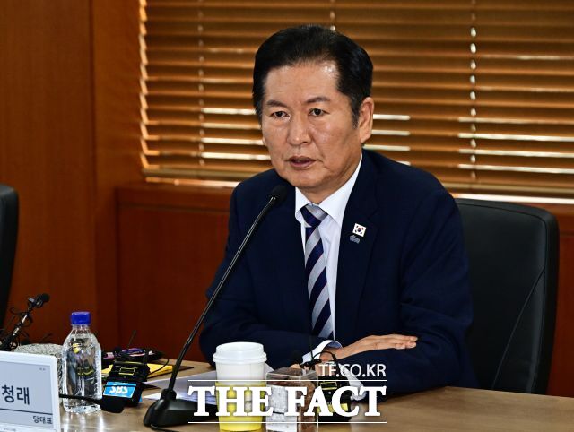 정청래 더불어민주당 대표가 30일 오후 서울 여의도 KRX한국거래소 서울사무소에서 열린 더불어민주당 자본시장 현장 간담회에 참석해 모두발언을 하고 있다. /배정한 기자