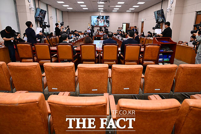 이날 열린 청문회는 조희대 대법원장을 비롯해 오경미, 이흥구, 이숙연, 박영재 대법관이 불출석했다.