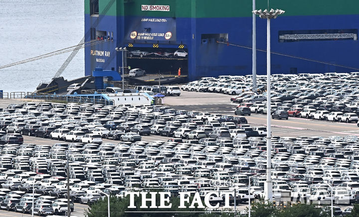 자동차모빌리티산업연합회(KAIA)는 30일 한국자동차모빌리티산업협회(KAMA), 한국자동차산업협동조합(KAICA) 등 연합회 소속 11개 단체와 공동으로 2035년 국가온실가스감축목표(NDC) 수송부문 무공해차 보급목표에 대한 건의서를 탄소중립녹색성장위원회, 정부, 국회 등에 제출했다고 밝혔다. /뉴시스