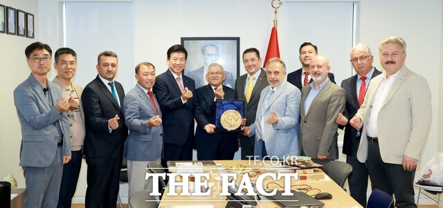 29일 주한 튀르키에 대사관에서 금산군과 카이세리광역시 관계자들이 인삼 세계화 및 교류 협력 강화를 위한 시간을 가졌다.