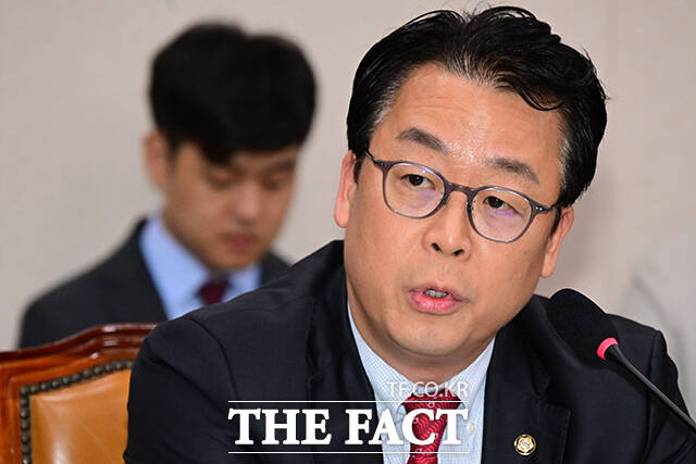 국민의힘은 30일 이재명 대통령이 김현지 대통령실 총무비서관을 제1부속실장으로 옮기는 인사를 단행한 것을 두고 국정감사 출석을 피하려는 꼼수라며 국정감사 출석을 재차 요구했다. 사진은 지난 10일 오후 서울 여의도 국회 법제사법위원회에서 열린 전체회의에서 곽규택 국민의힘 의원이 발언을 하고 있는 모습. /남윤호 기자