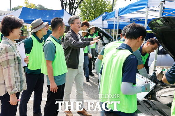 지난 21일 유성구는 추석 맞이 자동차 무상 점검 행사를 개최했다. /대전 유성구