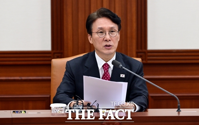 더불어민주당 소속 서울시의원이 내년 지방선거 당내 경선에서 특정 종교 단체를 동원해 김민석 국무총리를 지원하려 했다는 의혹이 지난달 30일 제기됐다. 민주당은 즉각적인 조사로 진화에 나섰고 국민의힘은 김 총리의 사퇴를 요구하며 공세 수위를 높였다. /임영무 기자