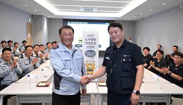 기아 노사가 지난 8월 6일 경기 광명 오토랜드에서 안전보건 선언식을 진행하는 모습. /기아