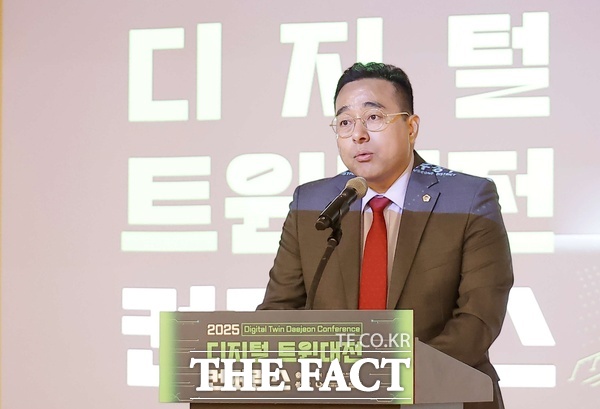 김영삼 대전시의회 부의장이 30일 기초과학연구원에서 개최된 ‘디지털트윈 대전’ 컨퍼런스에 참석해 인사말을 하고 있다. /대전시의회