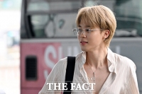  지민 '베일듯한 턱선' [포토]